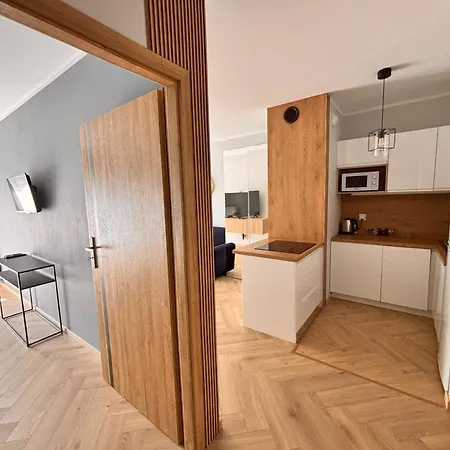 Apartment Ceglana 55, Przy Szpitalu Okulistycznym, Darmowe Miejsce W Garazu Podziemnym, Udogodnienia Dla Niepelnosprawnych