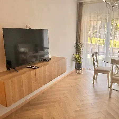 Apartment Ceglana 55, Przy Szpitalu Okulistycznym, Darmowe Miejsce W Garazu Podziemnym, Udogodnienia Dla Niepelnosprawnych